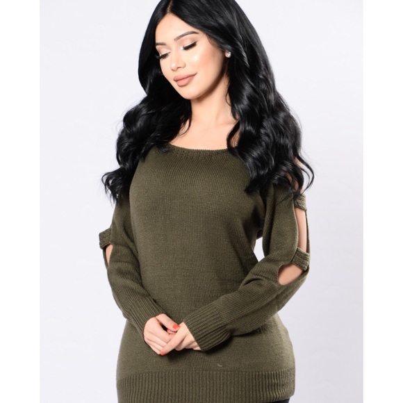 Fashion Nova Sweaters - 🍃Cut deep sweater🍃